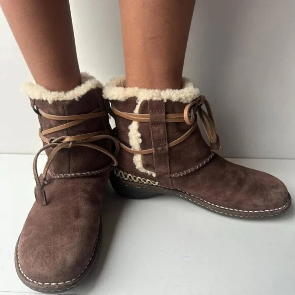 UGG Cove‎ Women's Chocolate Brown Shearling Boots Size 8